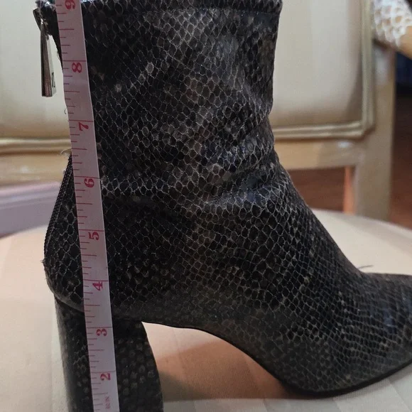 ZARA, LADIES PYTHON BOOTS SIZE 40 EURO 9.5 US - Picture 10 of 10